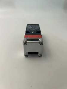 Interruptor de seguridad en miniatura IDEC 1NO-2NC con cabeza metálica de la serie 5D - Product Image 5