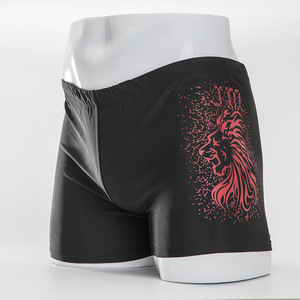Pantalones cortos para mujer, color negro, con estampado de león rojo, ropa deportiva de secado rápido - Product Image 1