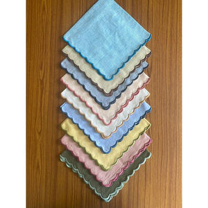 Serviettes en tissu de table de différentes formes pour un réglage de table intrigant - Product Image 1