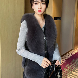 Chaleco de piel sintética para mujer, cuello en V, sin mangas, chaleco de invierno, chaqueta informal de piel de zorro suave con patchwork de gamuza. - Product Image 1
