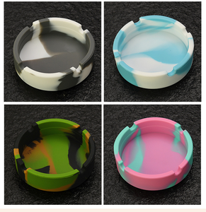 Posacenere Luminoso in Silicone con Pratico Porta Sigarette Set per Fumatori Anti-caduta Design Creativo Fluorescente per Sigari Novità - Product Image 4