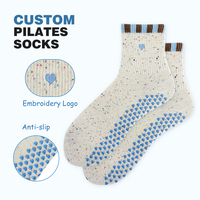 Chaussettes de yoga personnalisées sur mesure OEM pour femmes, chaussettes de Pilates avec grip pour cadeau de Pilates
