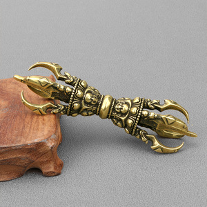 Pestello Vajra Artigianale di Alta Qualità in Ottone Antico, Magia Tibetana - Product Image 2