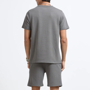 Ensembles de t-shirts et shorts pour hommes en gros pour tenues décontractées d'extérieur, ensembles de shorts d'été pour hommes sur mesure en vente à prix abordable - Product Image 6
