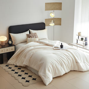 冬季100s纯色绗缝印花纯棉面料，采用大豆纤维和超细旦纤维填充羽绒被芯 - Product Image 3