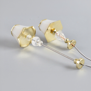 Lampe <span class=keywords><strong>de</strong></span> chevet miniature <span class=keywords><strong>en</strong></span> plastique à l'échelle 1:20, lumière LED réaliste, <span class=keywords><strong>kit</strong></span> d'éclairage pour maison <span class=keywords><strong>de</strong></span> poupée, ensemble <span class=keywords><strong>de</strong></span> meubles <span class=keywords><strong>de</strong></span> jouets à monter soi-même - Product Image 4