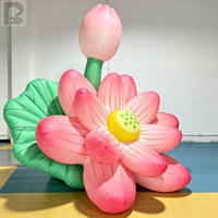 Modèle de fleur de lotus gonflable géant personnalisé, grand lotus rose gonflable avec bourgeon et feuille pour la décoration de centres commerciaux, de festivals et de jardins