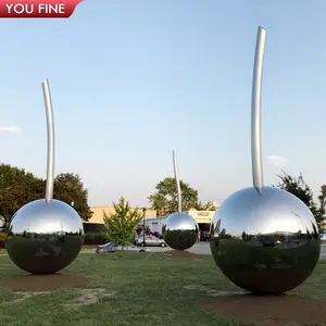 Scultura gigante delle palle vuote dell'acciaio inossidabile della sfera dello specchio del giardino