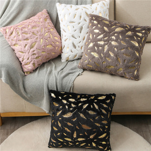 <span class=keywords><strong>Housse</strong></span> de coussin décorative en fausse fourrure super douce et moelleuse avec des feuilles dorées en plumes <span class=keywords><strong>pour</strong></span> canapé, lit, maison - Product Image 2