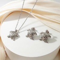 Nouveau design Collier tortue de mer doré en acier inoxydable avec boucles d'oreilles délicates en forme d'animal, sans nickel et étanches, bijoux pour enfants