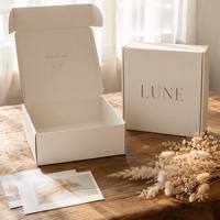 Cajas de Envío Personalizadas con Grabado en Relieve, Marca Privada, Colección de Temporada, Cajas de Embalaje Premium con Cierre para Ropa