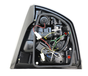 Skoda Octavia LED-Rückleuchte 2009-2014 Schwarzes Gehäuse Weiß/Gelbes Licht 12V - Product Image 6