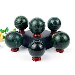 Sphère de pierre précieuse en jade vert naturel, polie lâchement, avec une couleur vert intense et une texture naturelle subtile - Product Image 2