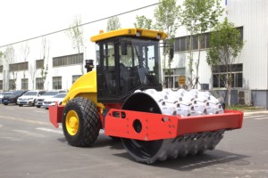 효율적인 건설 기계 풀 하이드로릭 롤러 콤팩터 12톤 14톤 양뿔형 도로 롤러 듀얼 엔진 모터 - Product Image 3