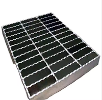 Grille de couvercle de manhole en acier galvanisé durable, anti-corrosion, de conception industrielle pour le drainage des routes municipales, des parcs et des allées extérieures