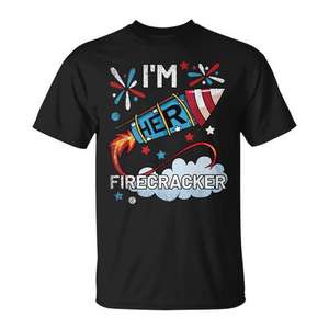 Camiseta linda a juego para parejas con la frase "I'm Her Firecracker July 4th" - Product Image 1