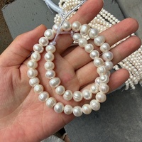Perles d'eau douce presque rondes de 9-10 mm avec de grands trous d'une ouverture de 2,5 mm, naturelles, non nucléées, d'environ 36 cm de long avec 42 perles
