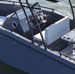 Bateau de pêche et de loisirs artisanal en fibre de verre Galaxy 23FT gris avec réservoir de carburant - Product Image 3