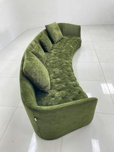 Sofá Curvo Francés en la Sala de Estar Diseño creativo del ensamblaje de elementos en la superficie lunar del diseñador. Sofá Moderno en el Penthouse Grande. - Product Image 6