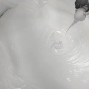 Revêtement liquide acrylique blanc fabriqué en usine, moderne et écologique, pour l'étanchéité des toitures extérieures, des murs et des carreaux, 20 kg, garantie 5 ans - Product Image 2