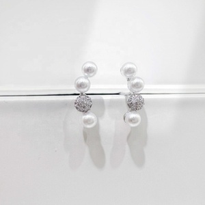 Boucles d'oreilles clous élégantes en argent sterling 925, personnalisées, simples, uniques, hypoallergéniques, pour femmes, avec perles, pour mariage. - Product Image 2