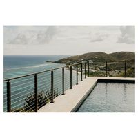 Système de balustrade en verre et aluminium de qualité commerciale Prima pour la sécurité des balcons d'immeubles de grande hauteur et des espaces publics d'hôtels
