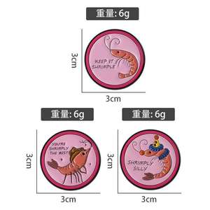 Spilla Smaltata con Frase Divertente a Tema Gamberetti, Badge 'Keep It Shrimple' in Stile Cartoon - Product Image 5