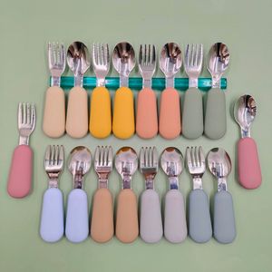 Ensemble de <span class=keywords><strong>couverts</strong></span> en acier inoxydable et de vaisselle en silicone de qualité alimentaire pour bébés et tout-petits, cuillère et fourchette d'apprentissage pour l'alimentation - Product Image 4