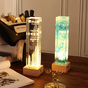 โรงงานขายส่งรางวัลคริสตัล K9 แบบเปล่า รางวัลคริสตัลไม้แบบกำหนดเองพร้อมไฟ LED รางวัลธุรกิจสำหรับของที่ระลึก - Product Image 4