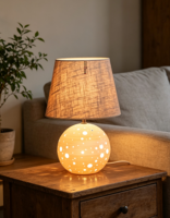 Lampe de bureau en céramique mate en gros, lampe de lecture de nuit pour chambre à coucher, décoration intérieure, lampe de chevet ajourée