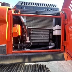 รถขุดไฮดรอลิกแบบตีนตะขาบ Doosan DX225LC/DX225LCA มือสอง น้ำหนัก 22 ตัน เครื่องยนต์ Isuzu ปั๊มและชิ้นส่วนหลัก ความจุบุ้งกี๋ 0.92 ลูกบาศก์เมตร - Product Image 4