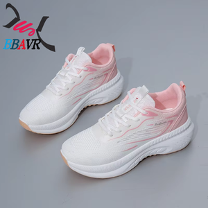 Zapatillas de correr de malla con gradiente de color blanco y morado, zapatillas transpirables y ligeras con amortiguación para mujeres y niñas, para caminar a diario y hacer ejercicio - Product Image 4