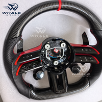 Volant sport en fibre de carbone perforée avec trois branches, palettes de changement de vitesse étendues, boutons de commande doubles, rouge