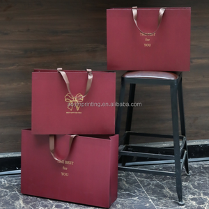 Bolsas de Regalo Elegantes de Papel Grueso Reciclado Color Vino Tinto con Logotipo Personalizado para Perfumes, Aromaterapia, Cuidado de la Piel, Joyería y Compras - Product Image 3