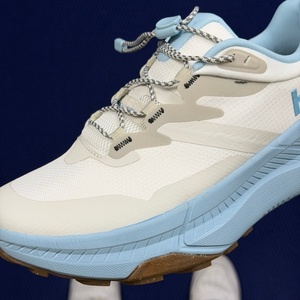 รองเท้าดีไซน์หรู HOKAS รองเท้าวิ่งแบบ unisex สำหรับกิจกรรมกลางแจ้ง น้ำหนักเบา ระบายอากาศได้ดี สายรัดแบบยืดหยุ่น ซับแรงกระแทก เหมาะสำหรับวิ่งระยะไกล พื้นรองเท้า EVA - Product Image 4
