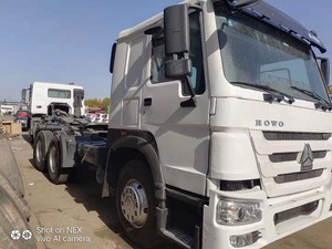 Специальный дизайн, широко используемый Sinotruk Howo 6x4, Международный ведущий Реверсивный двигатель 371hp, тракторные грузовики
