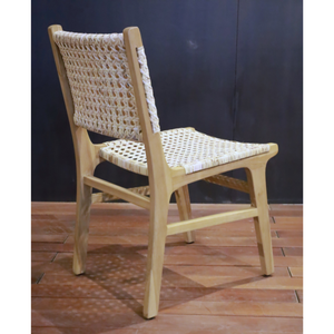 Experimente la Elegancia Moderna con la Silla de Comedor Sabang de Ratán, Fabricada con Ratán Bien Pulido y Madera de Teca Resistente, 50x60x88 cm - Product Image 1
