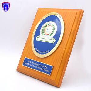 Meilleure qualité EACS bouclier en bois logo personnalisé plaque métallique 3D royal wood award trophée plaque avec boîte en velours OEM - Product Image 4