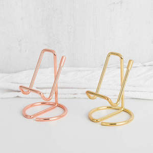 Soporte creativo de diseño moderno de acero para teléfono móvil, diseño moderno y novedoso, escritorio de decoración de metal para persona perezosa móvil de metal - Product Image 3