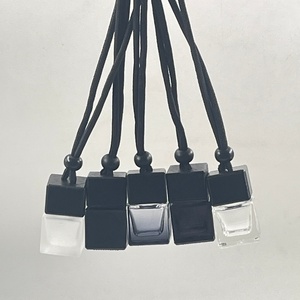 ขวดน้ำหอมแก้วใสพกพาขนาด 8 มล. ฝาไม้สีดำ หลายสี พร้อมฝาไม้สำหรับแขวนในรถยนต์ ขายส่ง - Product Image 3