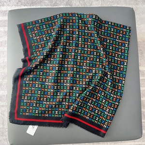 Nouvelle Écharpe Foulard Carré Grande Taille en Polyester Imprimé à Carreaux Classique Musulman, Tendance et Décoratif, Protection Solaire pour Femme - Product Image 6