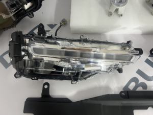 Kit de carrosserie de style sport de pare-chocs de voiture de haute qualité pour To_yota Fortuner 2016-2021 jusqu'à Legender avec phare Led - Product Image 3