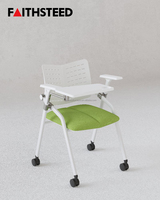 Chaises pliantes populaires en plastique PP avec accoudoirs pour salles de classe et salles de réunion