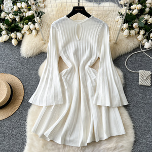 Robes en tricot pour femmes, col rond ajouré, taille cintrée, coupe évasée, tendance - Product Image 1