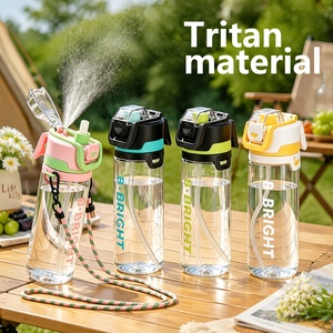 Botella de Agua de Plástico con Spray, Libre de BPA, Capacidad de 800 ml, Material Tritan, para Pesca, Fitness, Running, Senderismo y Camping - Product Image 1