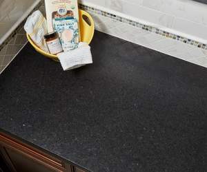 Granite noir satiné cambrien en pierre naturelle pour les comptoirs de salle de bain, les plans de travail de cuisine, les îlots, la décoration intérieure - Product Image 6