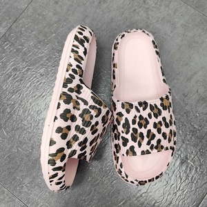 Nueva Llegada Mujeres Tendencia Diapositivas Planas Ligero Estampado <span class=keywords><strong>de</strong></span> leopardo Nube Cojín Diapositiva Sandalia Estampado <span class=keywords><strong>de</strong></span> leopardo Nube Sandalia Diapositiva - Product Image 5