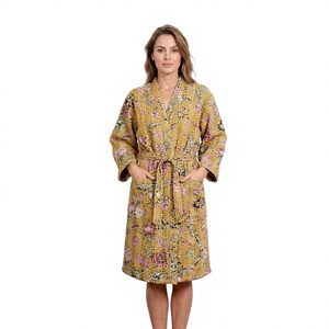 Veste d'hiver pour femmes faite à la main, style kimono japonais, imprimé floral, robe Kantha, 100% coton, col en V, fermeture à cordon, respirante - Product Image 1