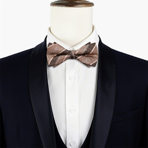 Corbata de Moño Ajustable de Color Sólido para Hombre, Estilo Caballero Británico Moderno, <span class=keywords><strong>con</strong></span> <span class=keywords><strong>Tirantes</strong></span> <span class=keywords><strong>a</strong></span> <span class=keywords><strong>Juego</strong></span> para Fiestas de Negocios - Product Image 4