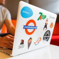 Impresión Personalizada, Fácil de Despegar, Resistentes a los Rayos UV, Vinilo Impermeable Autoadhesivo, Adhesivos con Logotipo Troquelado, Adhesivos